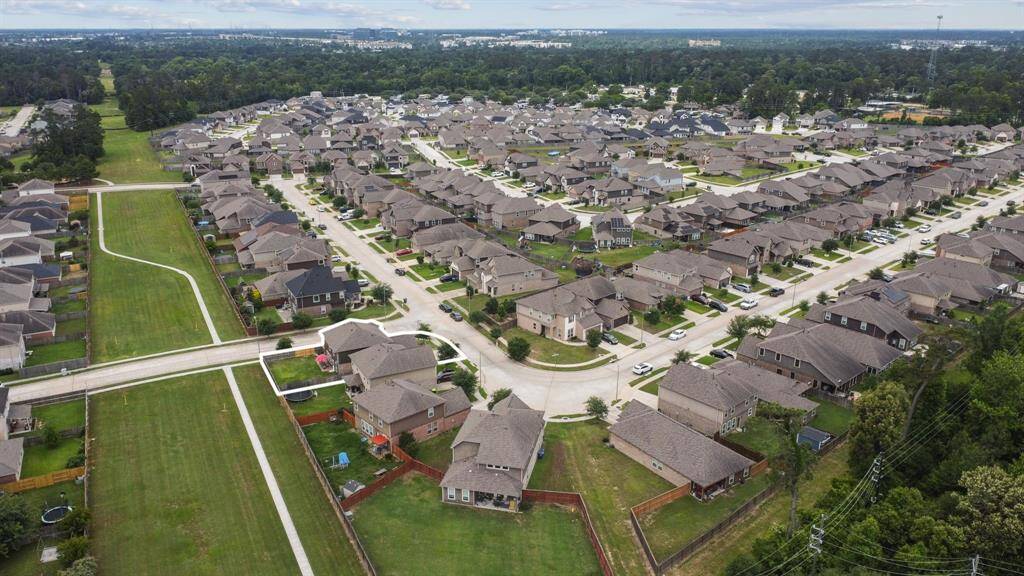 The home backs up to green space and the neighborhood walking trail, so NO BACK NEIGHBORS!