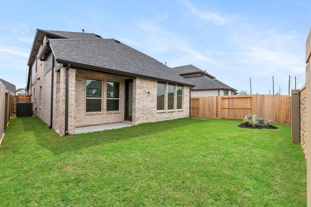 Back yard provide plenty of space to enjoy the
