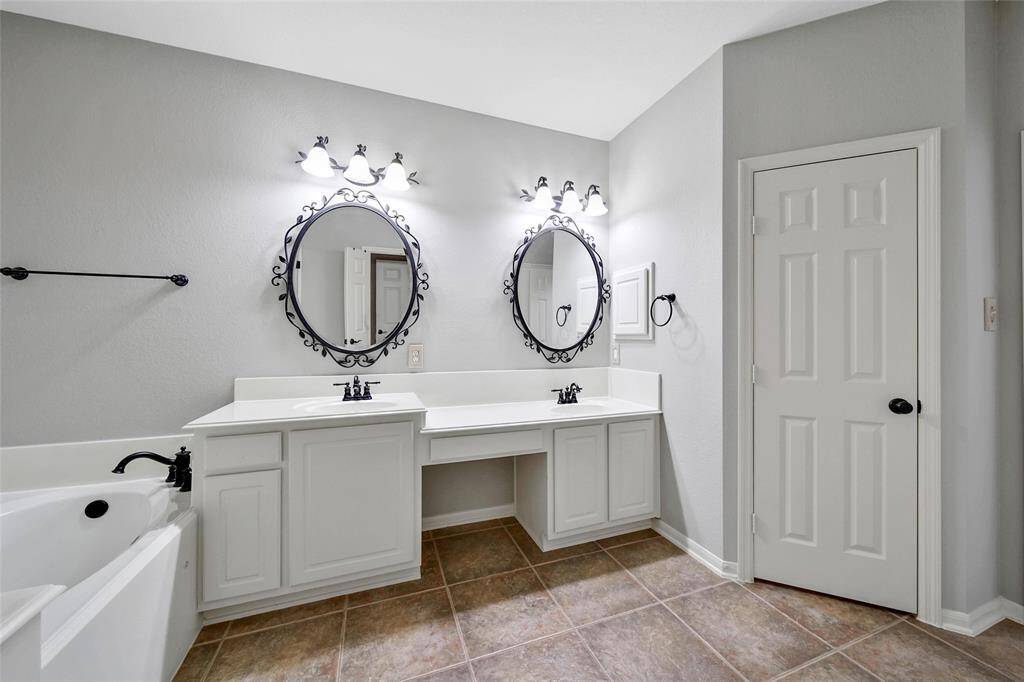 The en'suite bath is a delight with dual sinks and room to share.