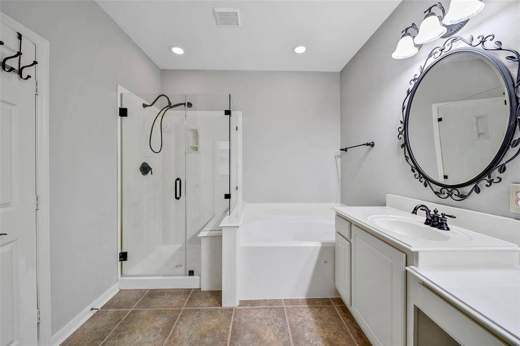 However you like you unwind, you'll love the framless glass shower and deep soaking tub.