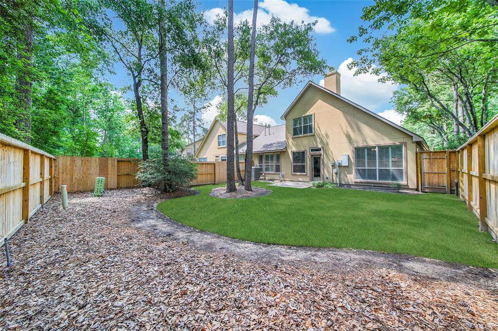 This backyard is easy to fall in love with!