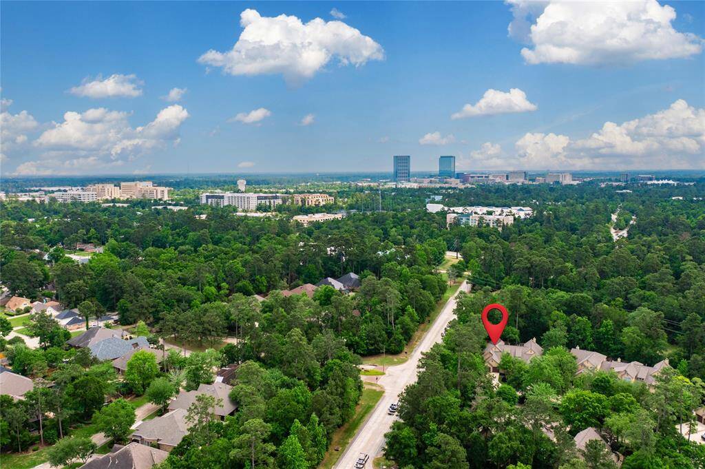 This fantastic location is close to tons of shopping and dining including Hughes Landing, Market Street, Waterway, The Woodlands Mall, and Cynthia Woods Mitchell Pavilion.