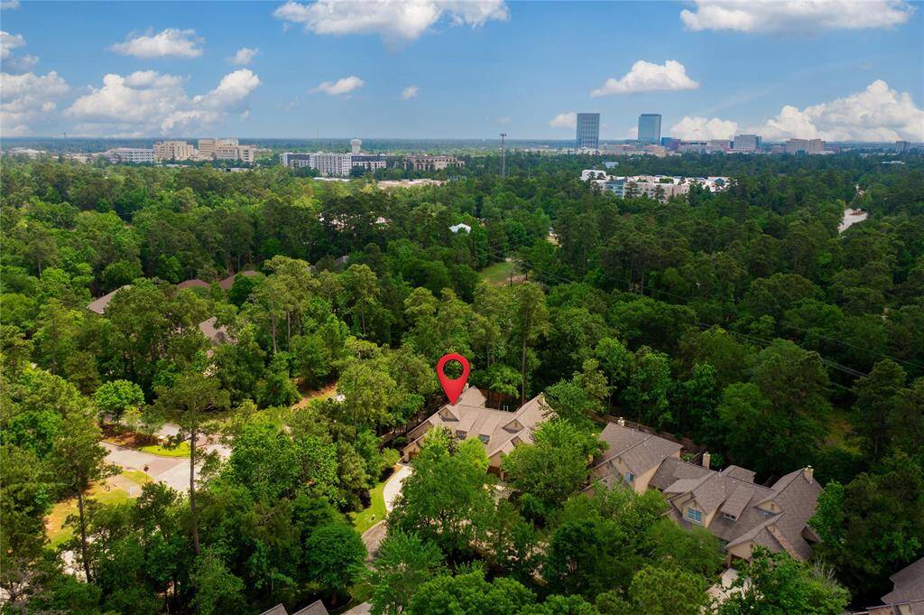 The close proximity to I-45 and Research Forest means quick and easy commutes.