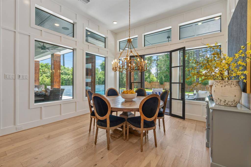 A bright and airy breakfast room that can also be used for formal dining. This area is positioned perfectly off the kitchen and opens to the backyard to keep the party flowing in and outside.