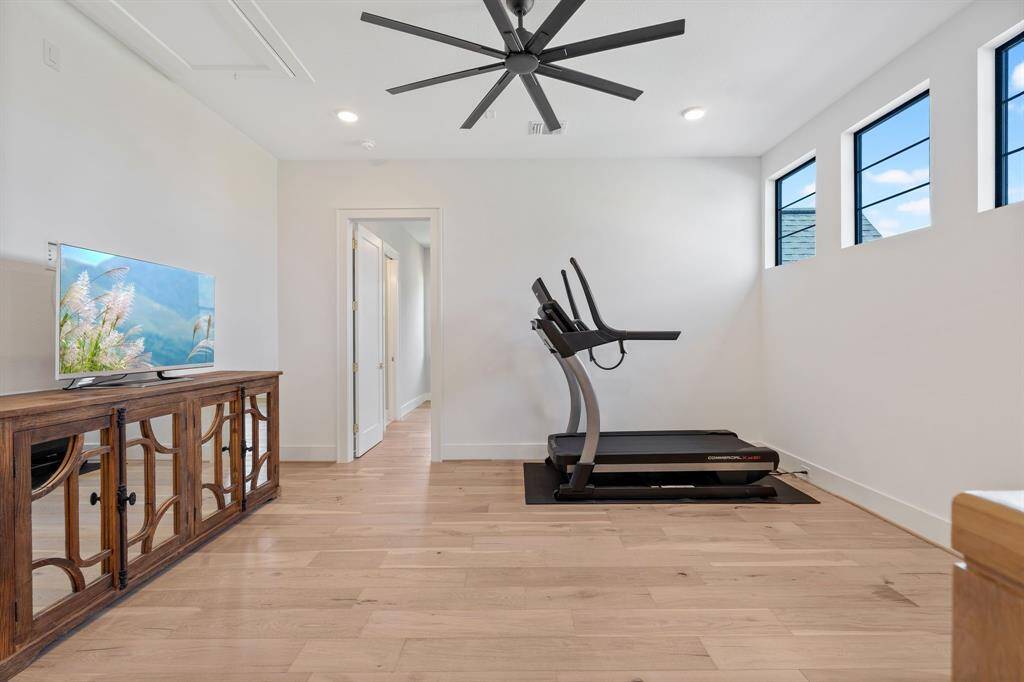 Great flex space that is currently being used as a home gym. This could easily be transformed to a game room, study or craft room.