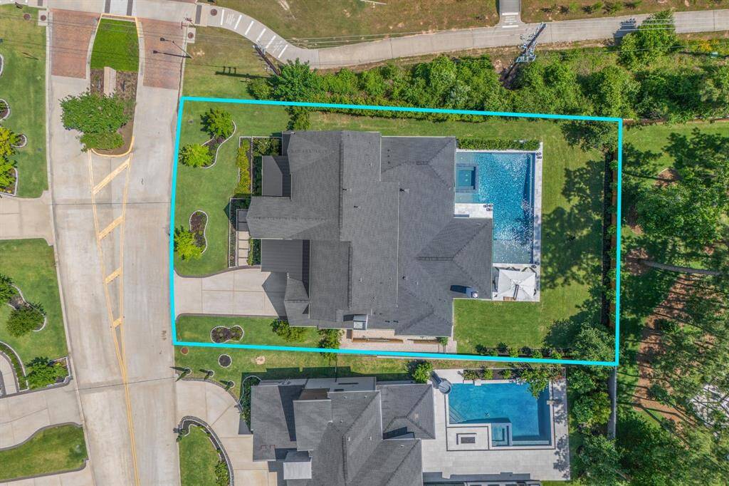Bird's eye view of the home and lot size.