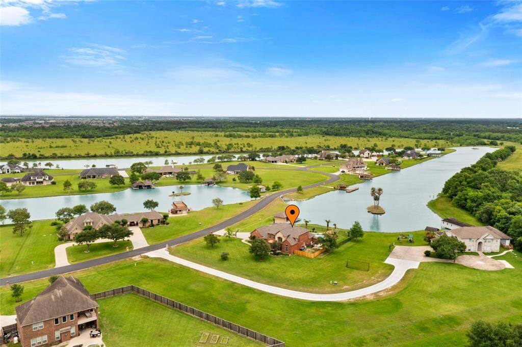 Lago Santa Fe features four connected boating lakes that are accessible right from your private dock. Enjoy water sports, fishing, swimming and more!