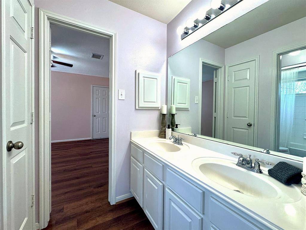 Bathroom 3 (with shared access from Bedrooms 3 and 4)