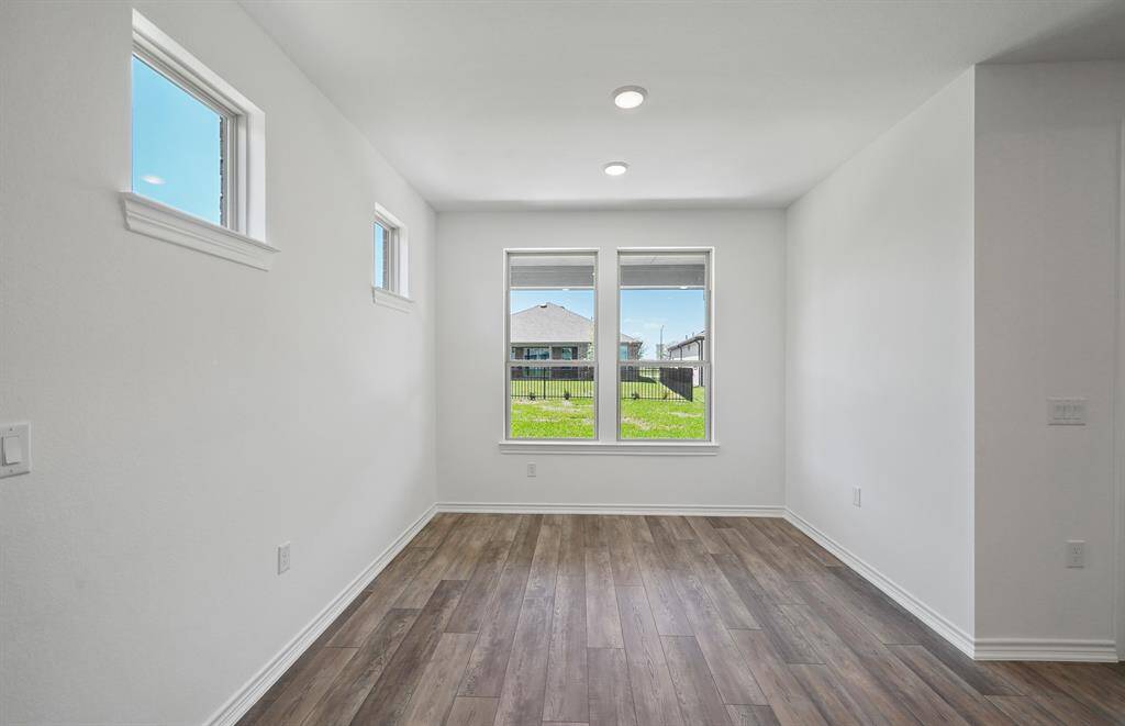 Photos are of a previously completed spec. See sales counselors for specific selections.