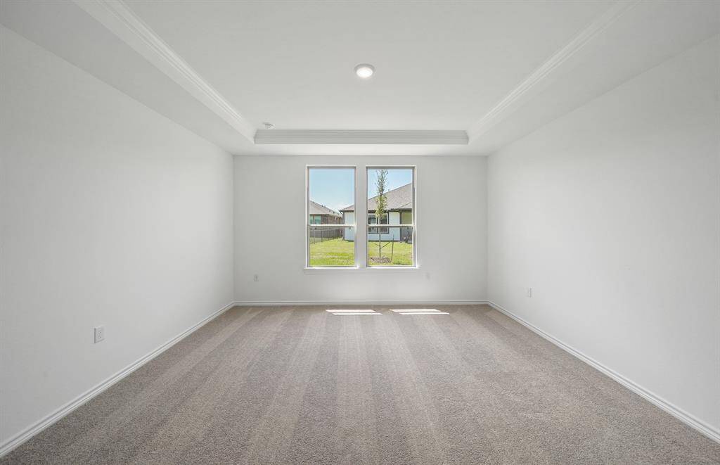 Photos are of a previously completed spec. See sales counselors for specific selections