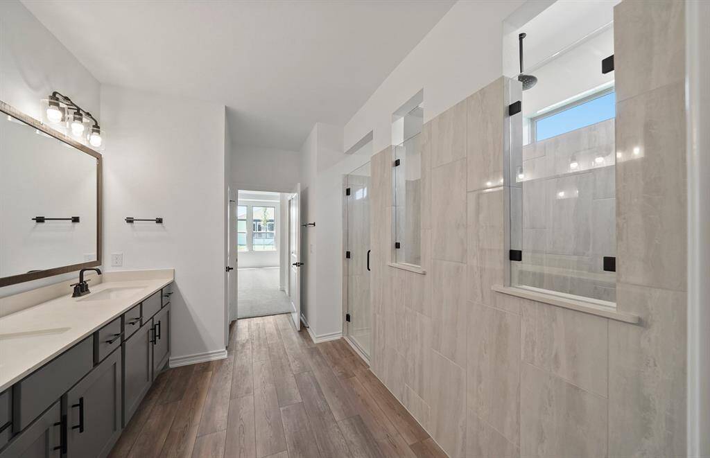 Photos are of a previously completed spec. See sales counselors for specific selections