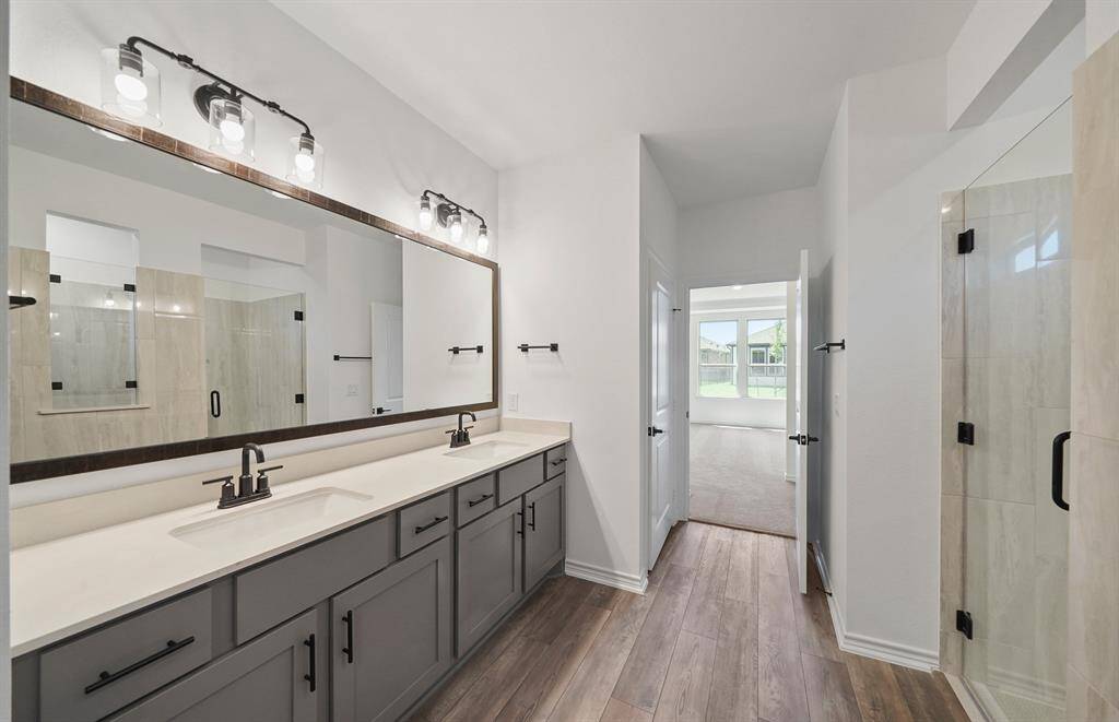 Photos are of a previously completed spec. See sales counselors for specific selections