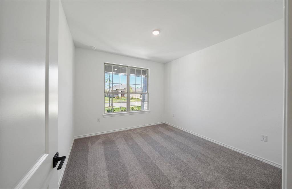 Photos are of a previously completed spec. See sales counselors for specific selections