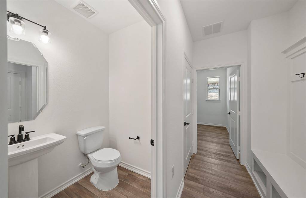 Photos are of a previously completed spec. See sales counselors for specific selections