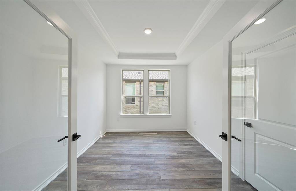 Photos are of a previously completed spec. See sales counselors for specific selections