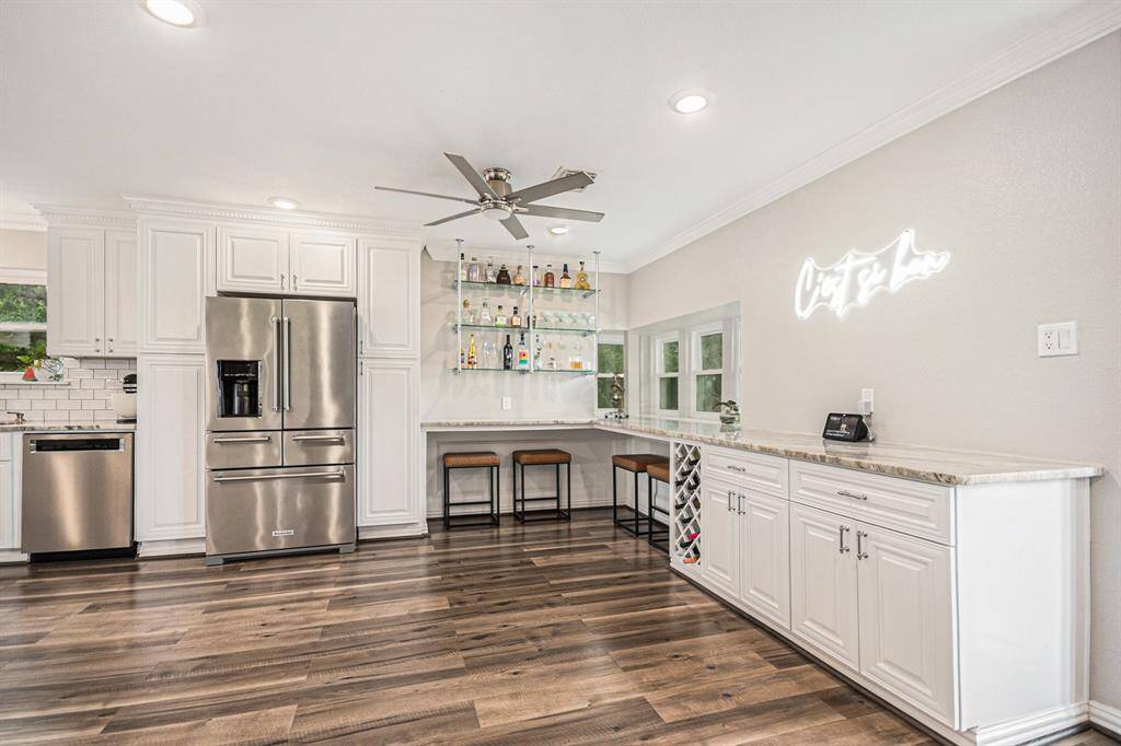 Serving bar is perfect for entertaining.