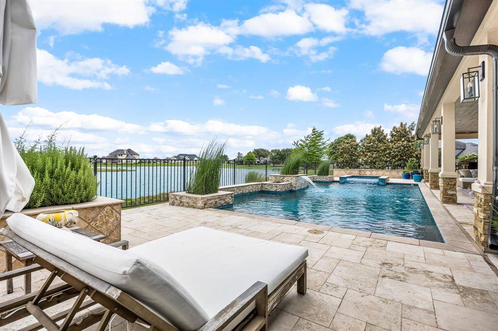 Can you see yourself laying here on a sunny summer day?