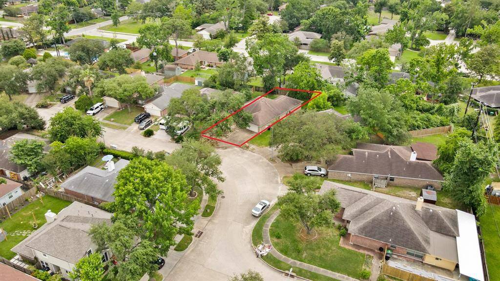 Located in the quiet and calm community of Binglewood, you will have have nearby access to the James W. Lee Park.