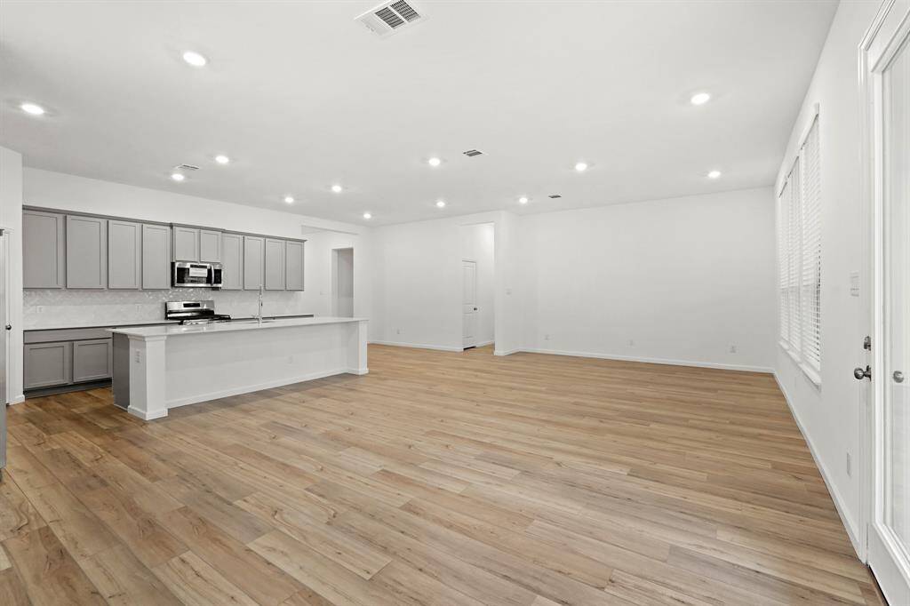 Luxurious Living Room and Dining Area offers an abundance of space to make it your own!
