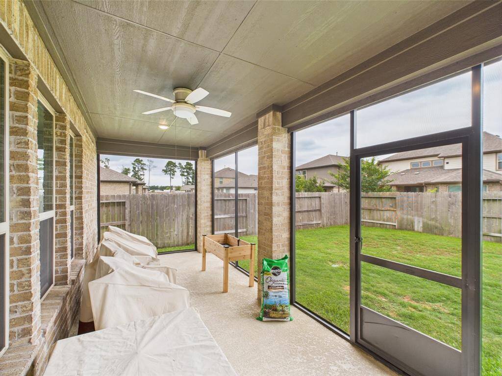 Screened in porch!