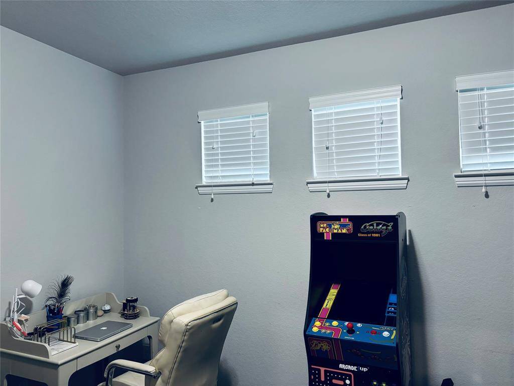 Private Study/4th bedroom