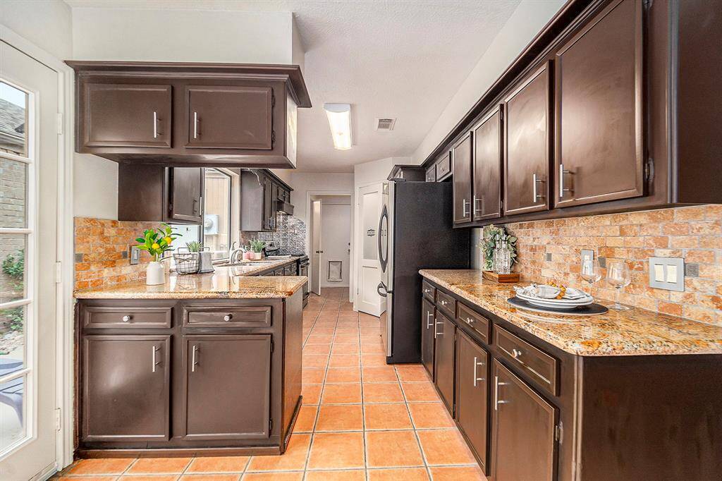 The kitchen has plenty of granite countertop space, giving you all the room you need for meal prep, cooking or even setting up a coffee station or buffet when guests come over.