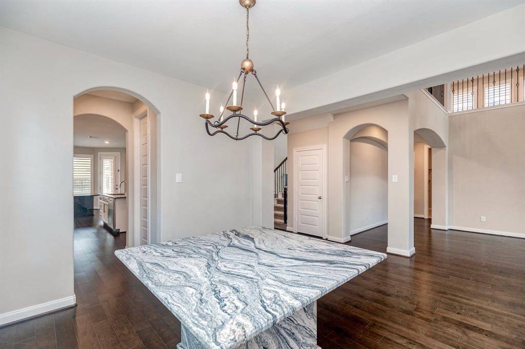 OWNERS ARE LEAVING DINING TABLE FOR CONVENIENCE!
