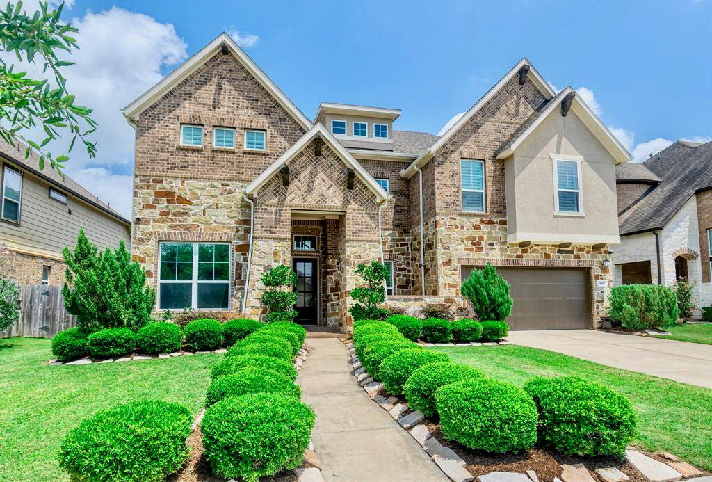 IT IS CONVENIENTLY LOCATED CLOSE TO SHOPPING, RESTAURANTS,POOL AND WALKING TRAILS!