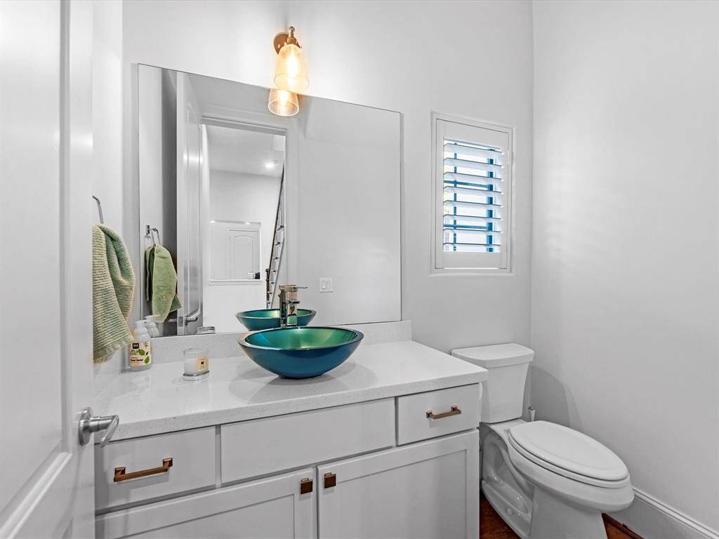 Whether it's for everyday use or entertaining, this powder room adds a touch of sophistication without sacrificing comfort.
