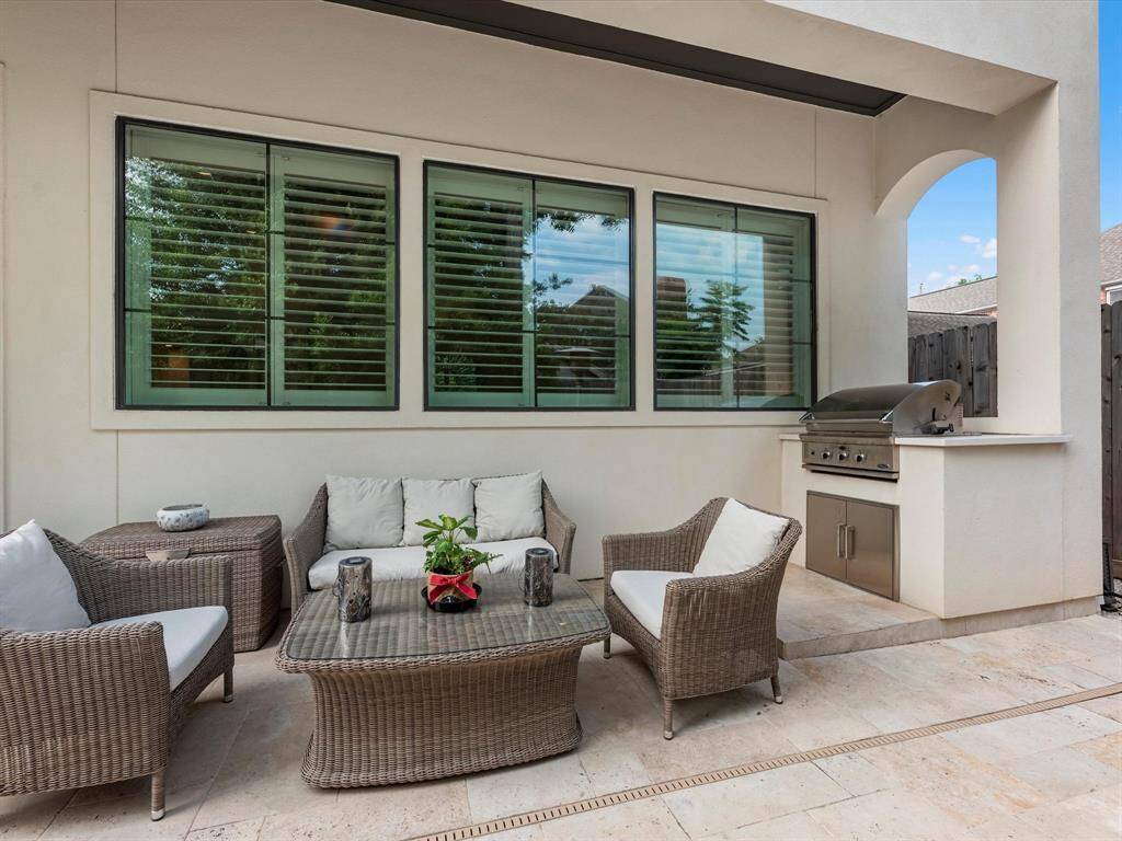 The under cover sitting area also features a convenient in-built Barbecue Grill.