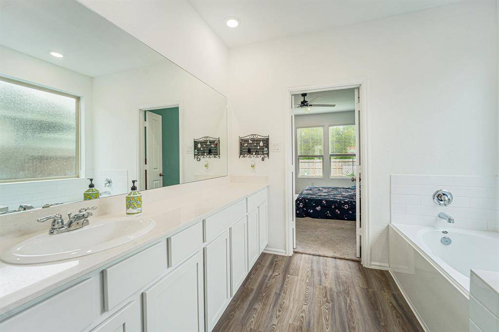 Shower & Separate Soaking Tub