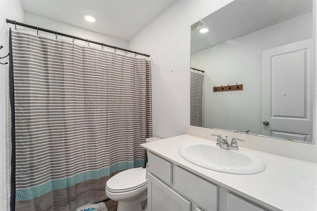 Guest Bath 1 Upstairs