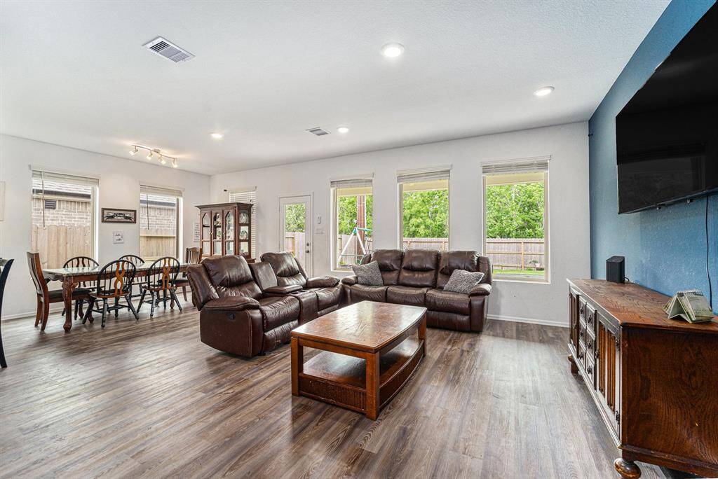 Living Dining Combo