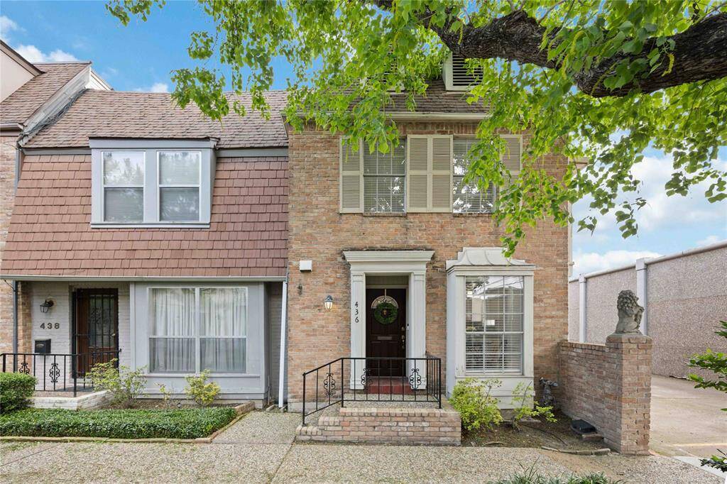 Post Oak Lane Townhomes & Condos, located at 436 N Post Oak Lane, offers this thoughtfully updated corner townhome.