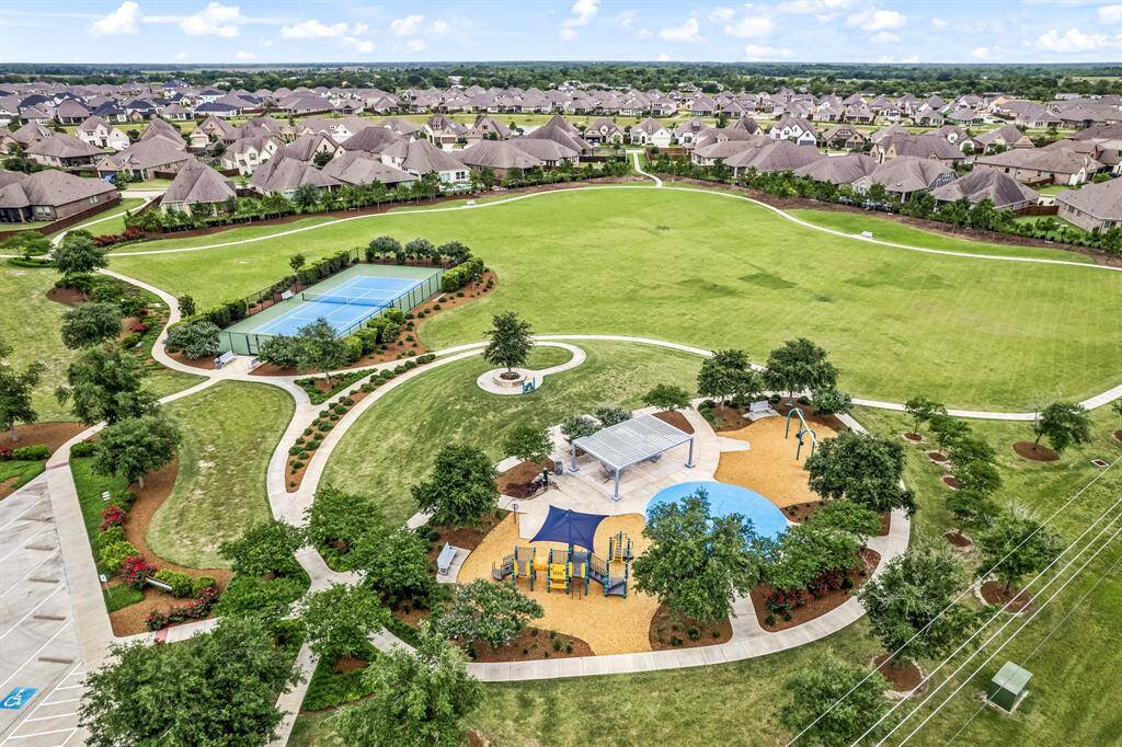 Resort-style Meridiana amenities include waterpark, pools, gym, café, dog park, trails, lakes, and much more