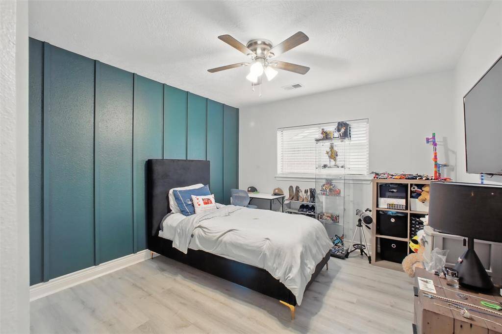 2nd Bedroom with Closet