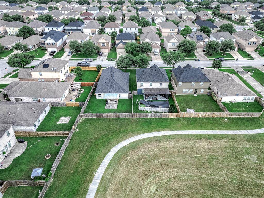 Community Access To Pool, Splashpad, Tennis Court, And Trails.