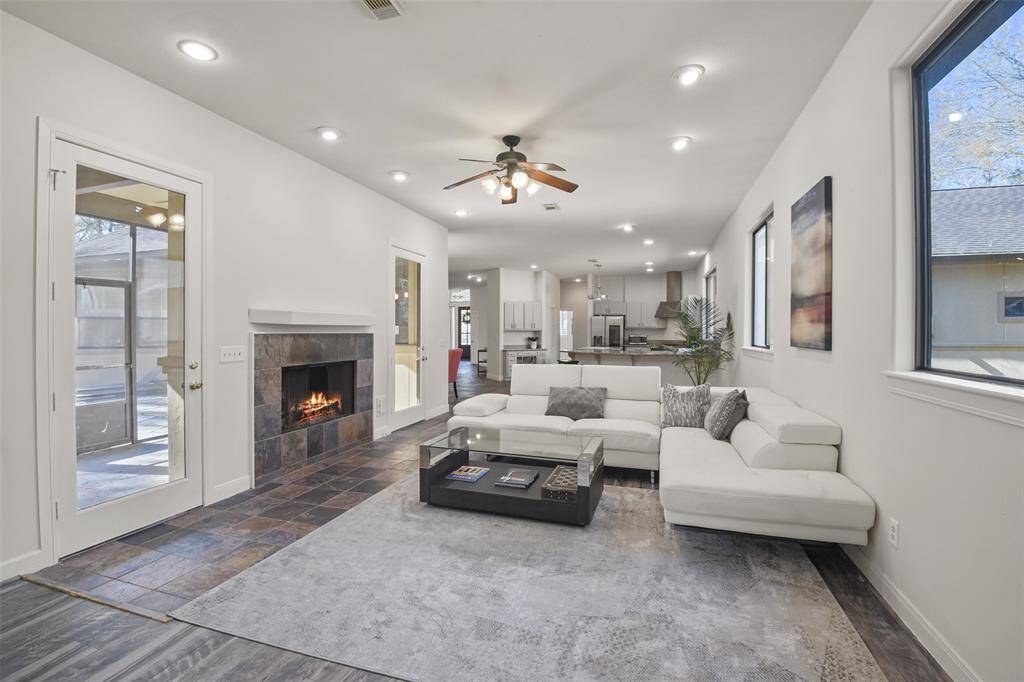 The family room, kitchen & dining area seamlessly flow together, making it ideal for entertaining.