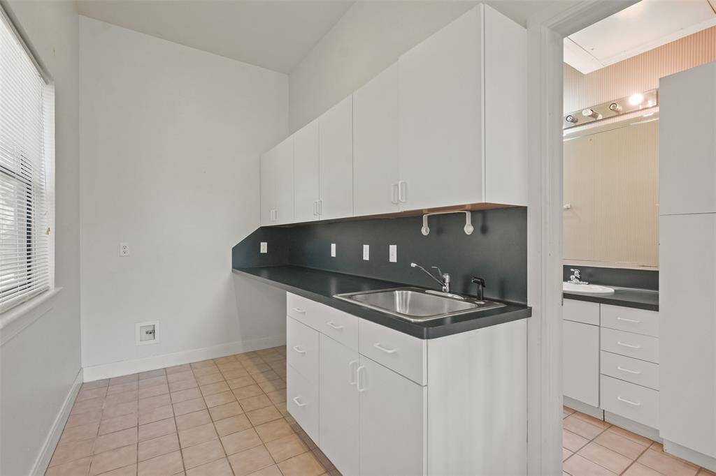 Kitchenette in the guest quarters.