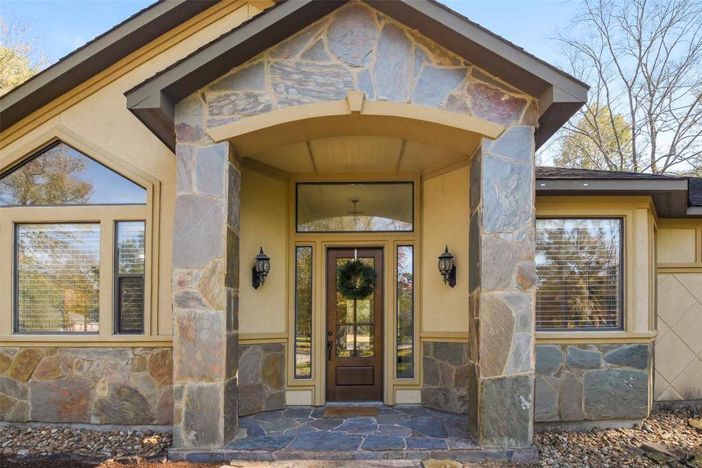 Welcome to 5 Oak Crest Circle, a sprawling 1.5 story home with over 4,000 square feet of living space.