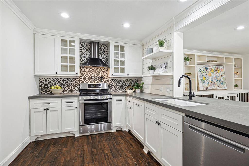 The chefs kitchen has a ton of space to prep and serve meals and is perfect for entertaining.