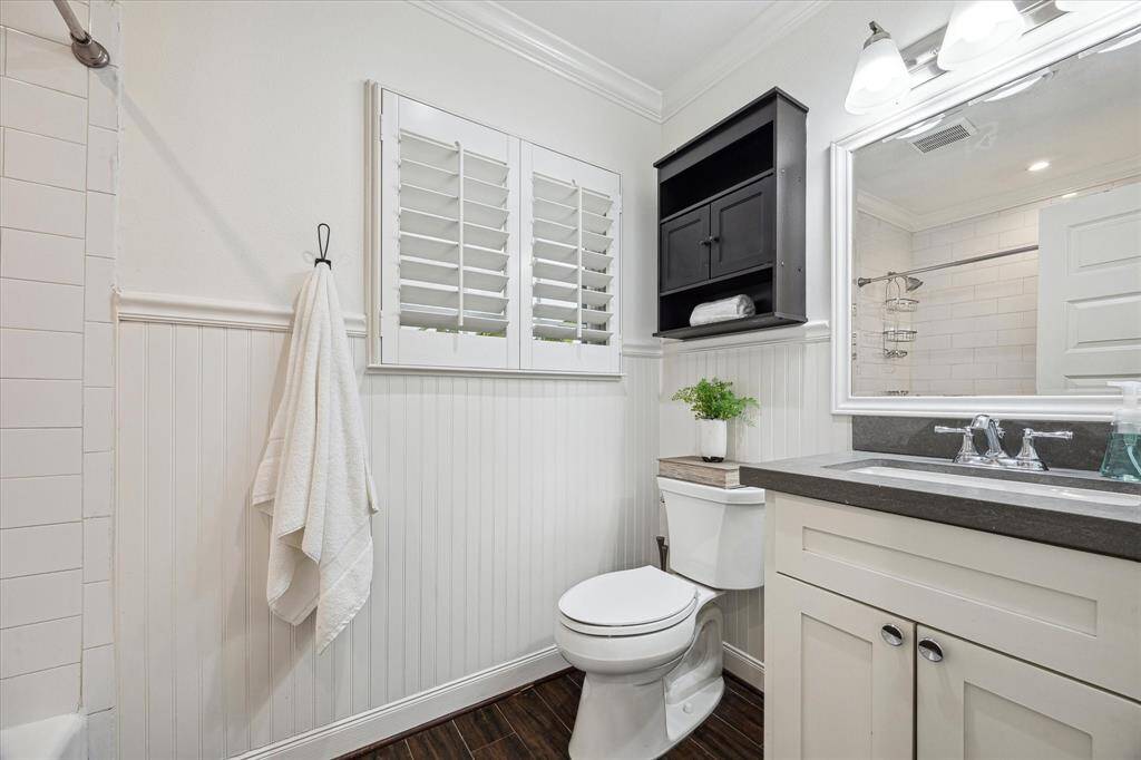 Both secondary bedrooms share this bathroom with a tub/shower combo.