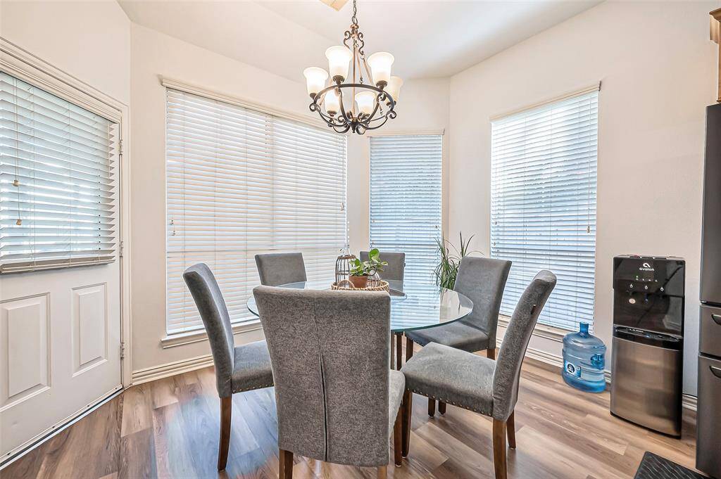 The breakfast area over looks the backyard