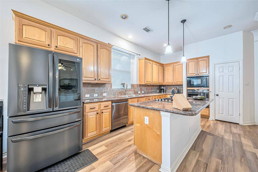The kitchen features granite countertops and a working kitchen island