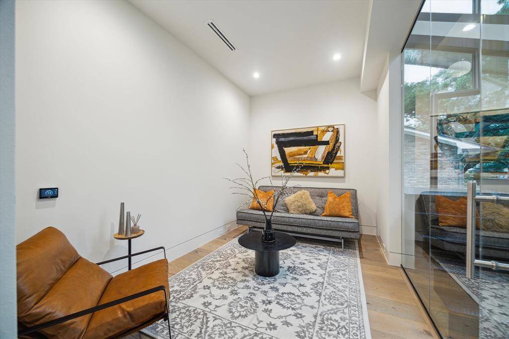 Great-sized room #4