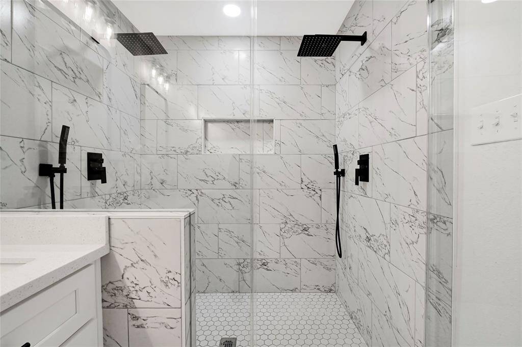 Primary bath with double headed Super Shower