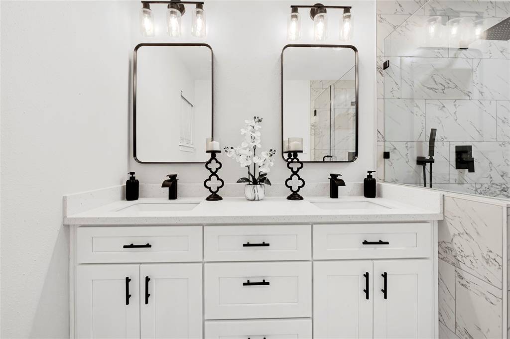 Double sinks in the primary bath