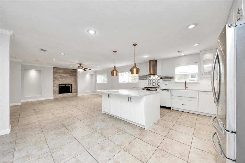 Beautiful open concept kitchen with stainless steal appliance.