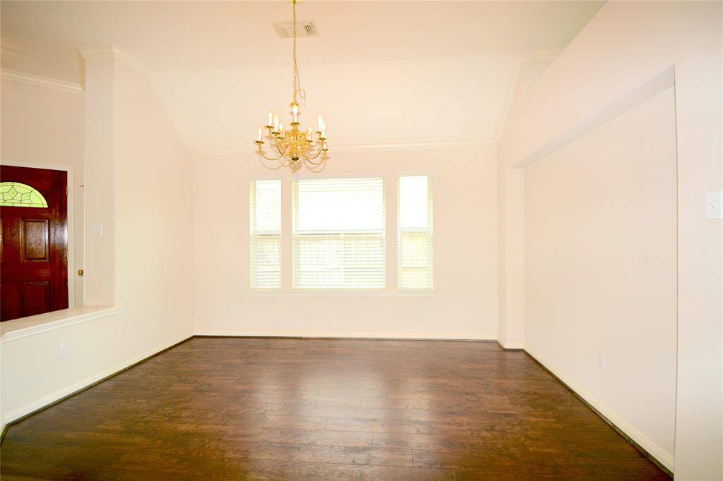 Kitchen opens up to livingroom