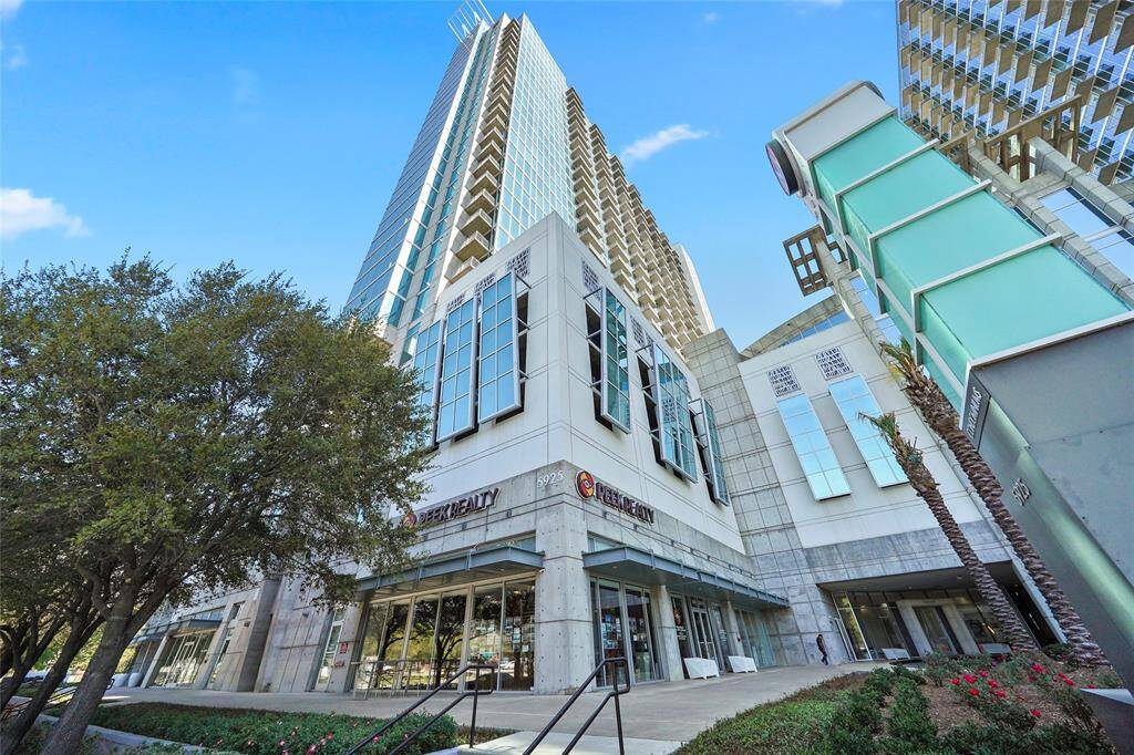 Mosaic Towers - entrance